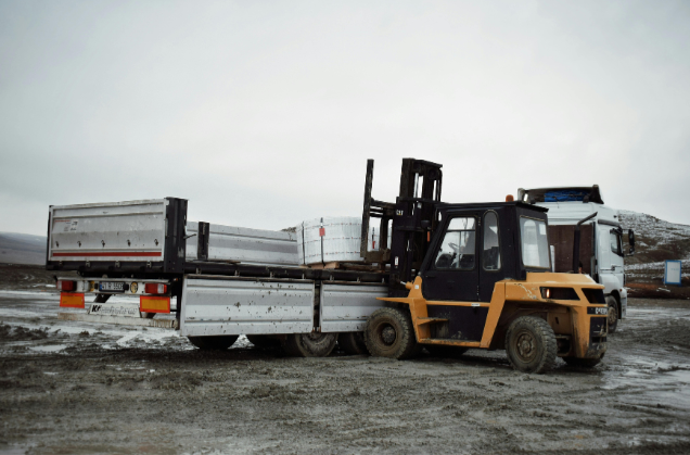 Forklift Rental vs. Buying: Which Option is Best for Your Business?